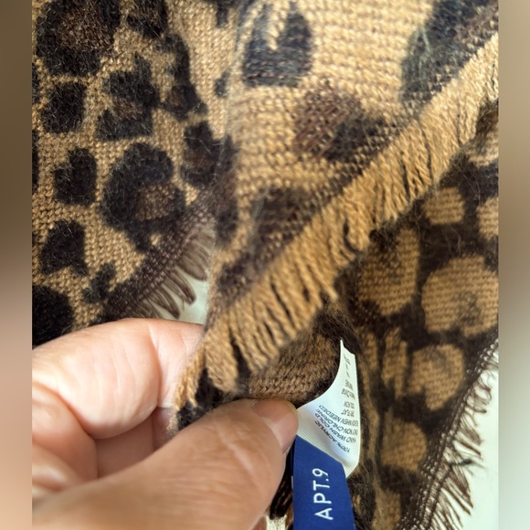 Apt 9 Animal Print Square Wrap/Scarf/Shawl 48"x48" - Picture 3 of 5